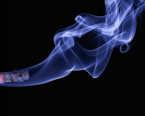 Rök från en cigarett